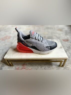 Nike Kids Air Max 270 in Wolf Grey/Anthracite - 4.5Y